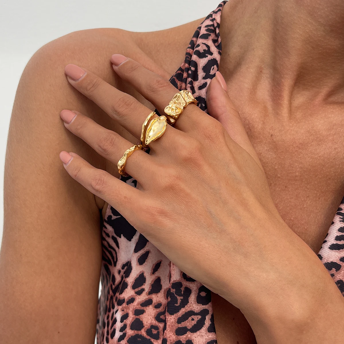 

Fashionable Exaggerated Ring for Women Unique Design Versatile Index Finger Ring Jewelry out Original Design