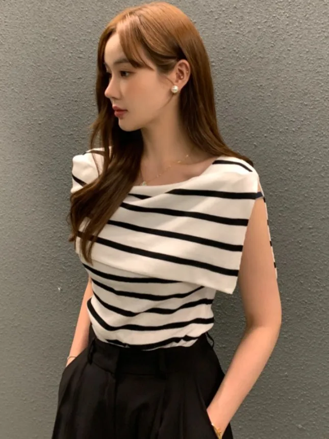 

Chic Slim Fit Striped Color Blo Knit Top Women's Faionable Large Collar Side Slit Design Commute Sle Summer New Arrival