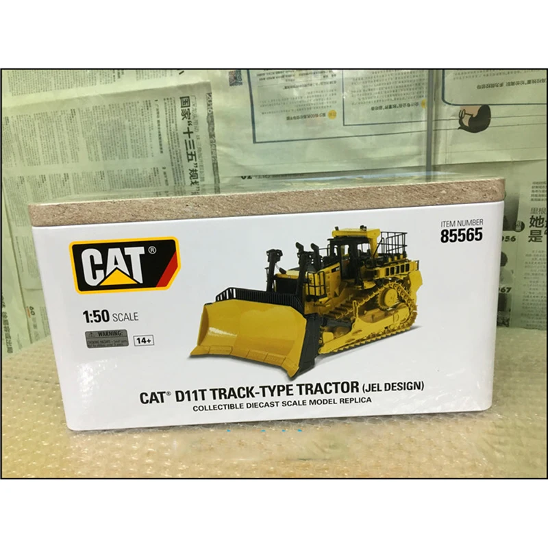 Diecast Alloy DM 85565 CAT 1:50 Scale D11T Track Type Bulldozer Engineering Vehicle Model for Adult Classic Collection Display