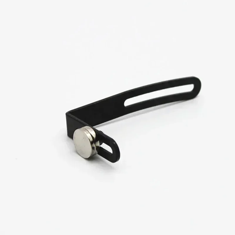 4 szt. Metalowe mocowania karoserii z magnesem do samochodów RC 1/10, wspornik L do Axial SCX10 90046 90047 D90, część mocująca