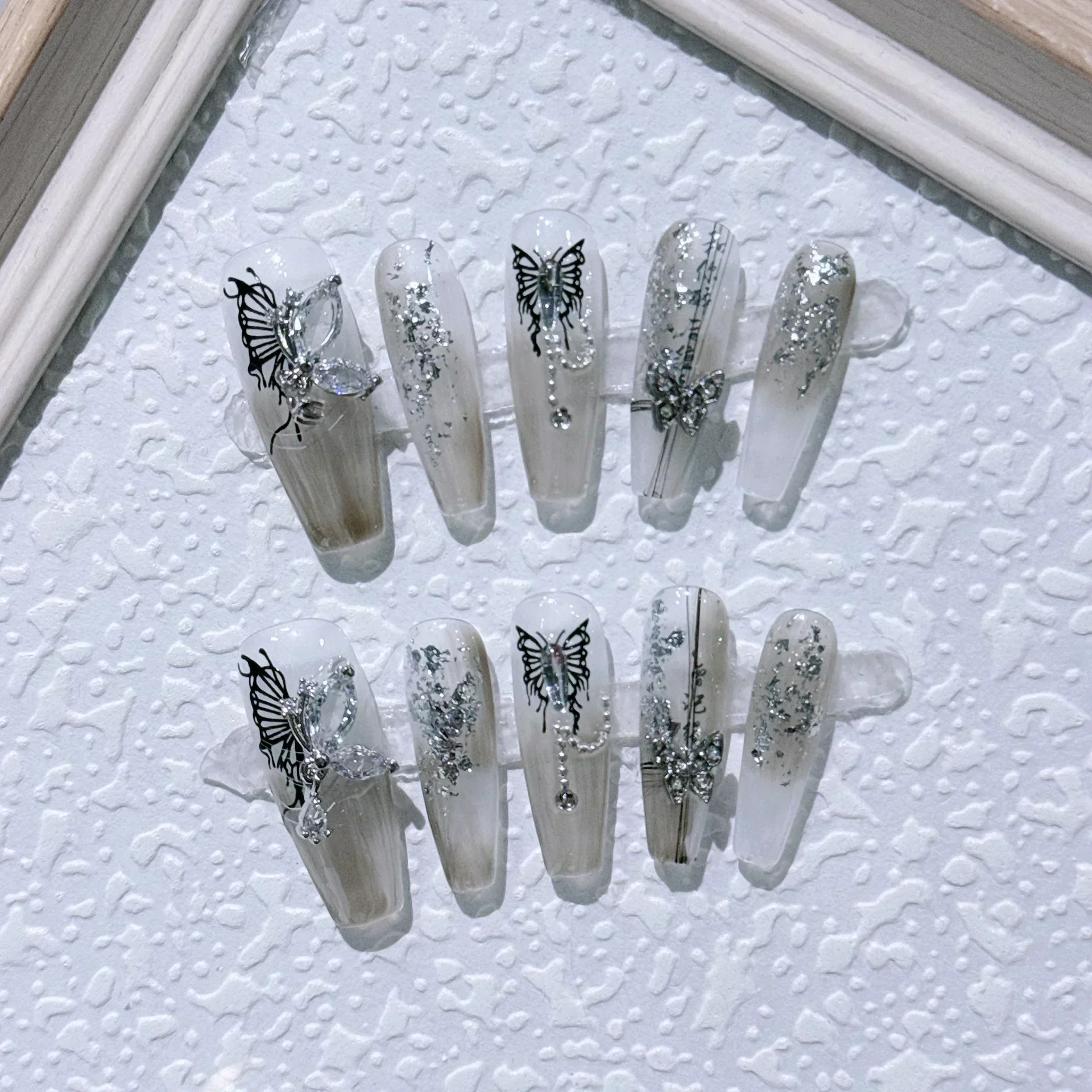 10pcs y2k כסף פרפר עיצוב מסמר שקר שקדים ארוכים עם ציפורניים מזויפות של rinestone snon