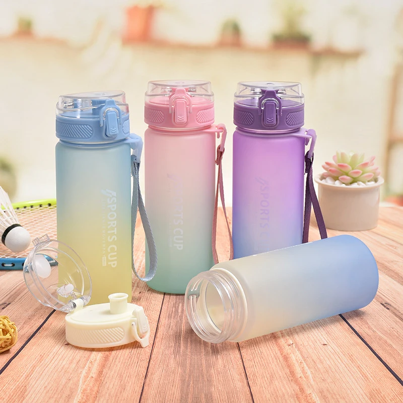ขวดน้ําพลาสติก 800 ml คืออะไร และเหมาะกับการใช้งานแบบไหน?