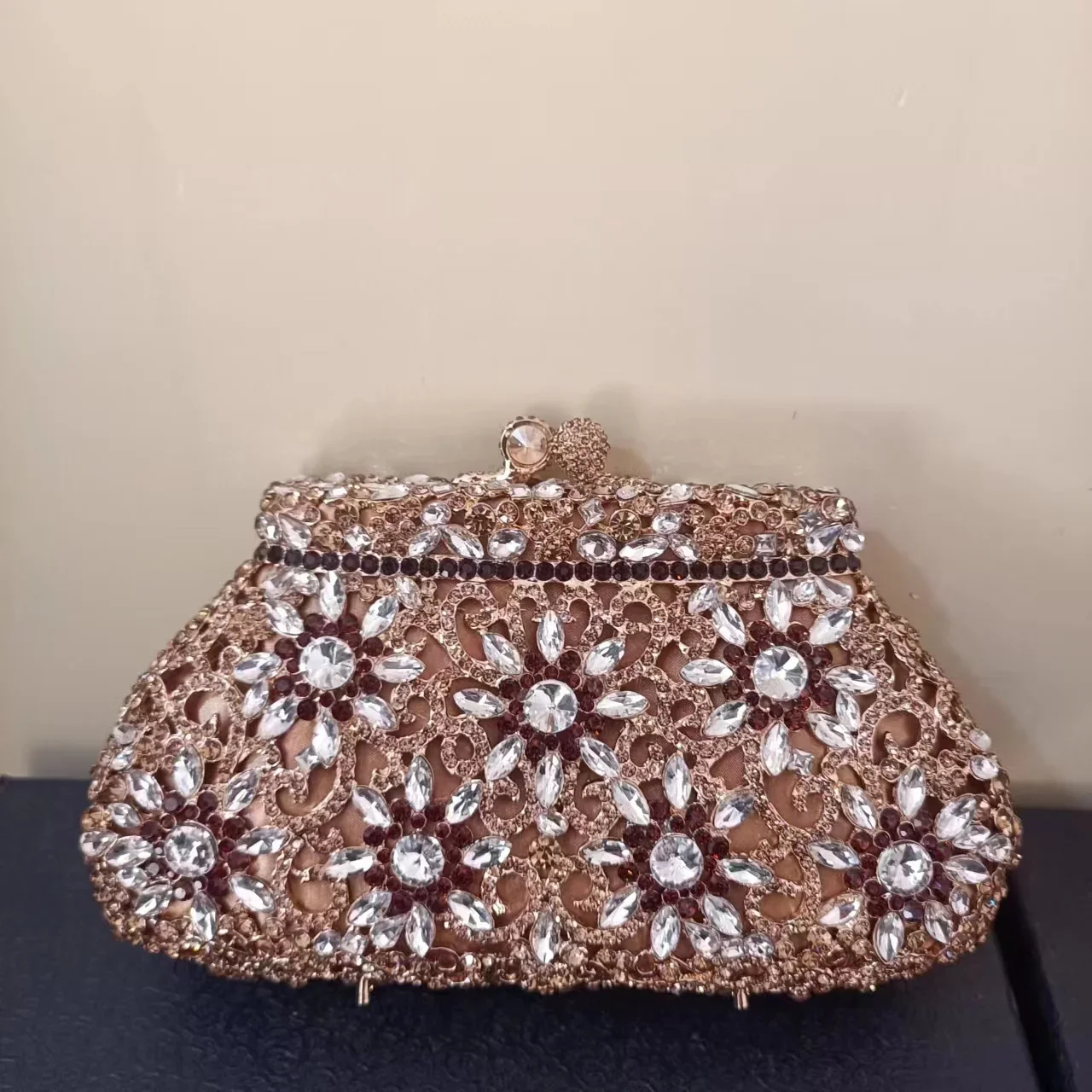 

Woman Flower Hollow Diamond Crystal Dinner Evening Bag Cocktail Prom Party Wedding Handbag Fashion Bridal Floral Purse