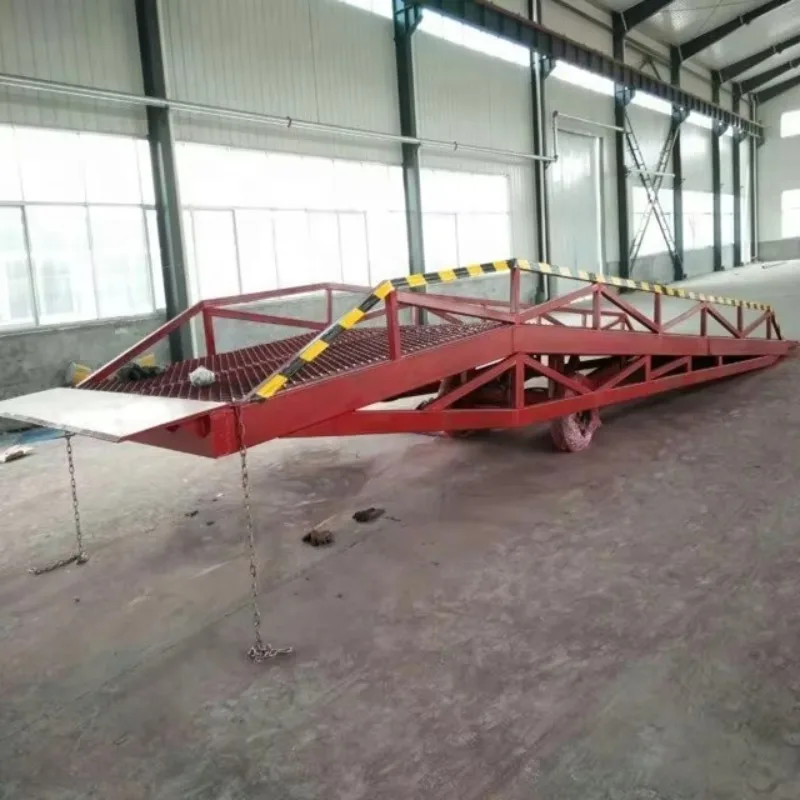 Heavy duty truck anti-skid hydraulic loading ramp