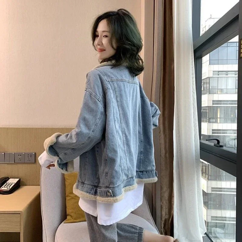 With Fur Plush Denim Jacket for Women Wool Inside Padded Woman Jean Coat Blue Outerwear Warm Winter 2024 Cold Streetwear Vintage