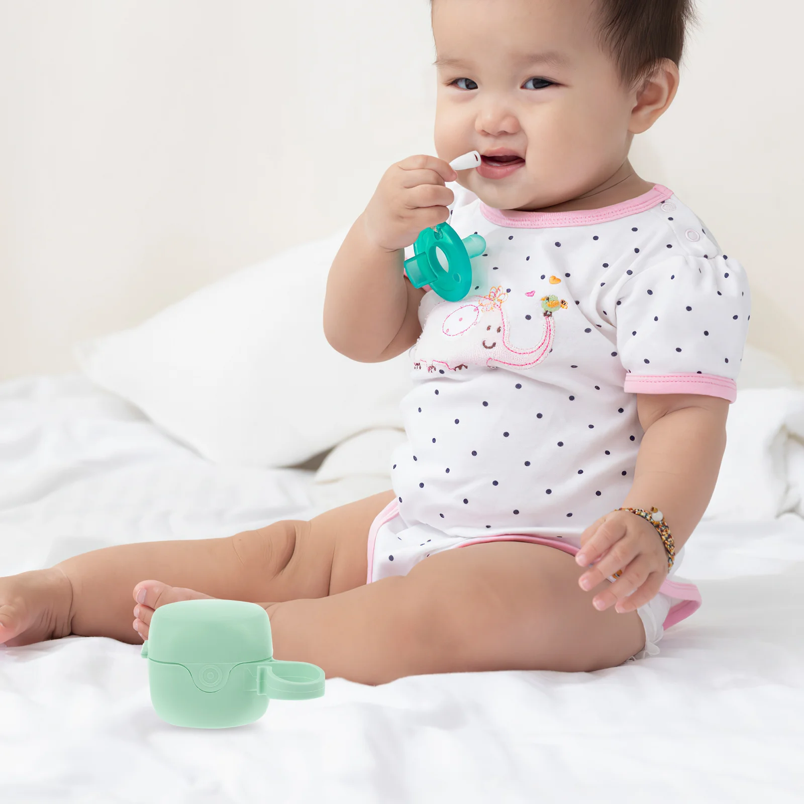 5Pcs Pacifier Holder Box Safe Reusable Pacifier Storage Case for Diaper Bag Portable Baby Essentials Organizer Travel-Friendly