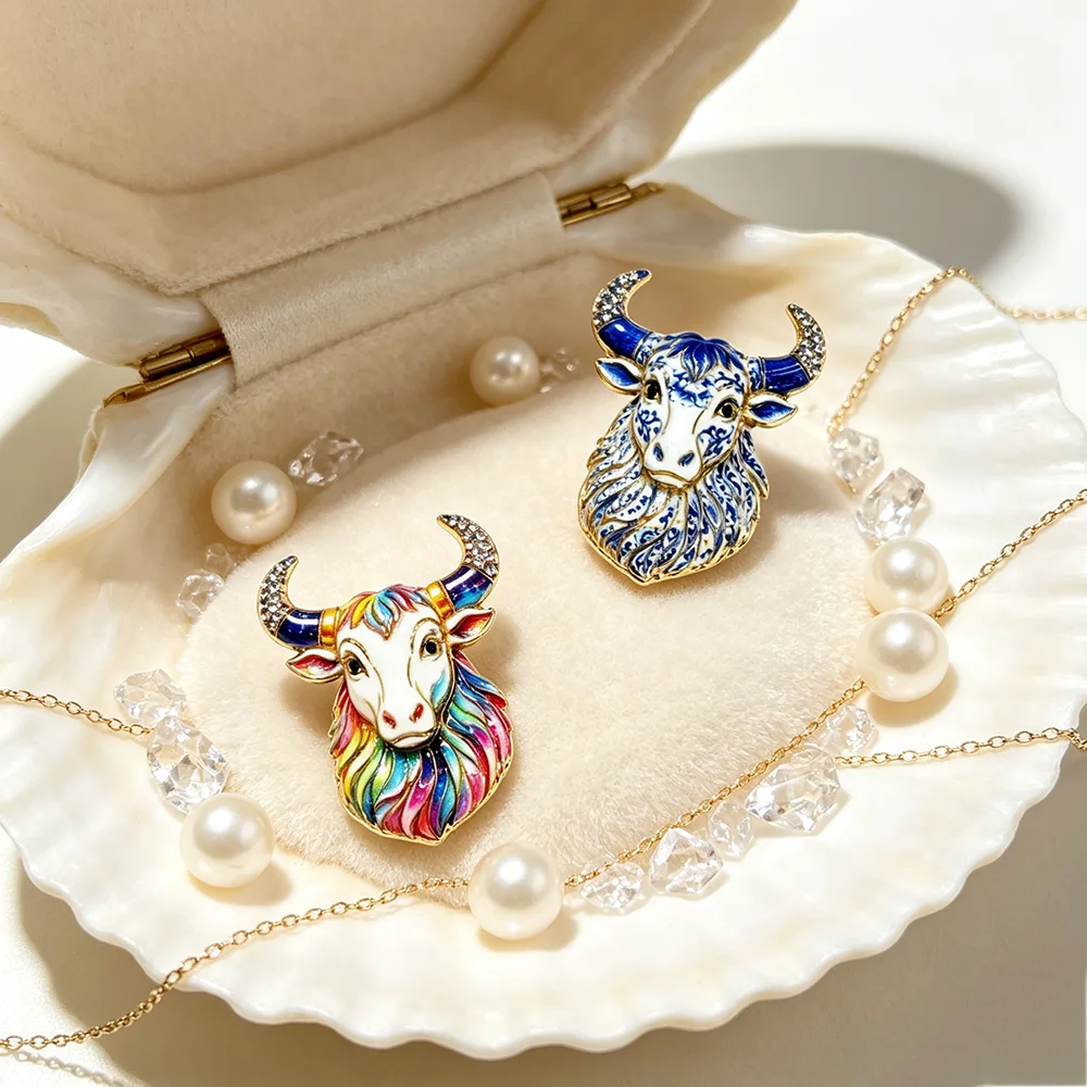 Vintage Enamel Bull Head Brooch Rhinestone Taurus Animal Lapel Pin Men Women Fashion Cow Badge Clothing Accessory Jewelry Gift