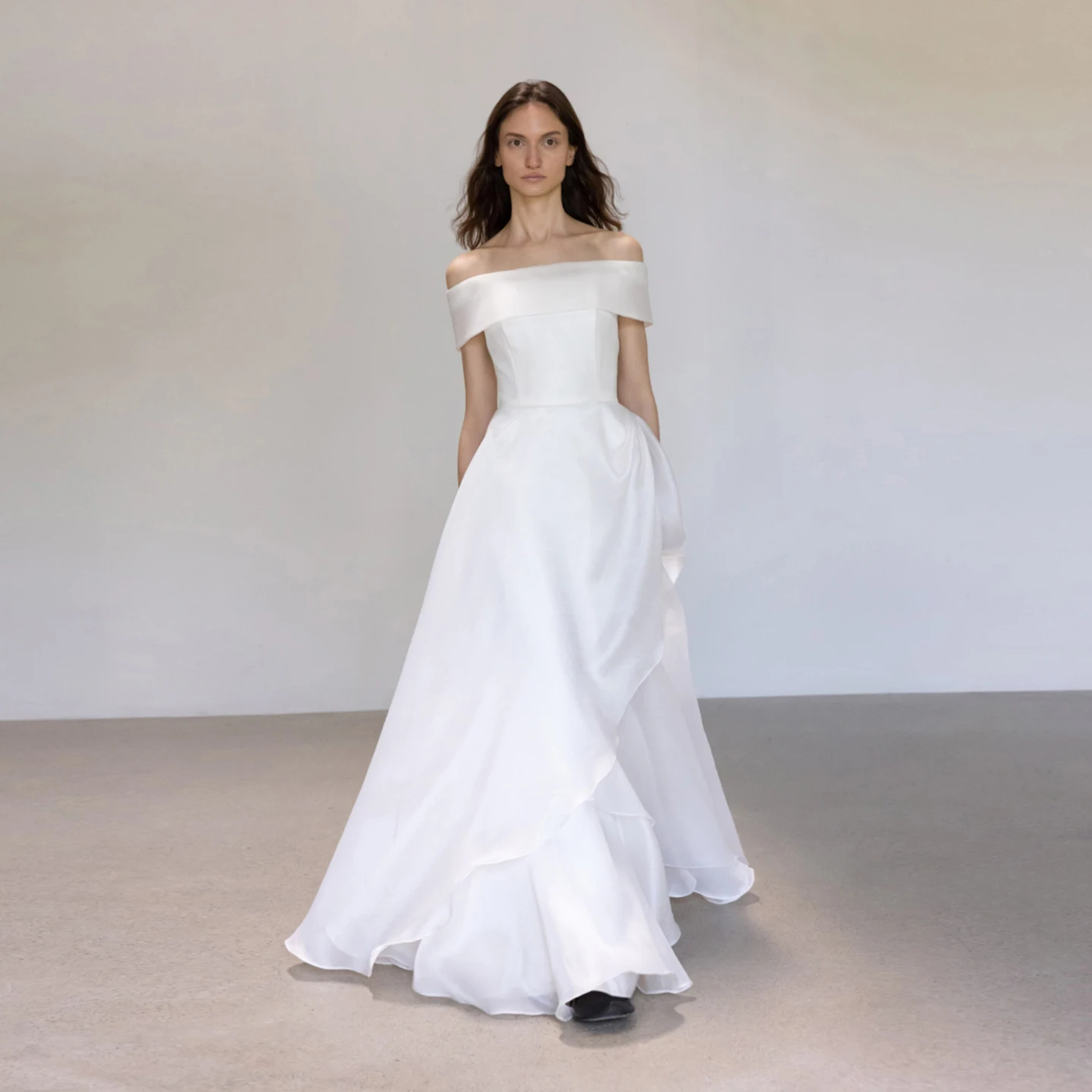 

Элегантное свадебное платье из органзы с вырезом лодочкой и открытыми плечами, длиной до пола, на шнуровке сзади, простое свадебное платье для фотосессии G4992