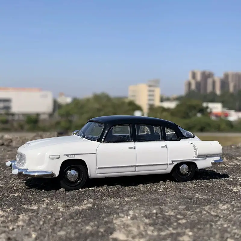 1/43 Tatra 603 Alloy Luxury Vintage Sedan Model Diecast Metal Classic Retro Parade Vehicles Car Model Simulation Collection Gift