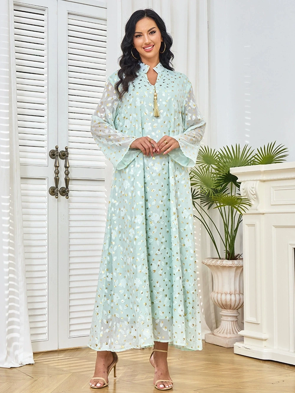 

Исламский женский длинный халат, новый стиль, горячее тиснение, кулон с кисточкой, элегантная роскошная длинная юбка Ближнего Востока, мусульманское модное платье