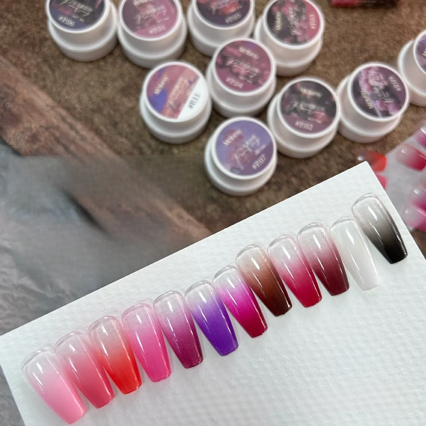 

Разноцветный Гель-лак для ногтей с высокой насыщенностью