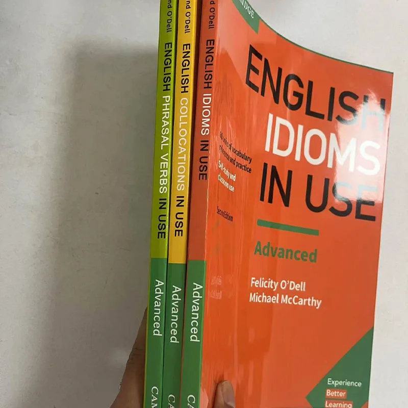 2 libri Cambridge inglese stampa a colori vocabolario inglese in uso collocazione/idiomi/verbi PHRASAL/Business