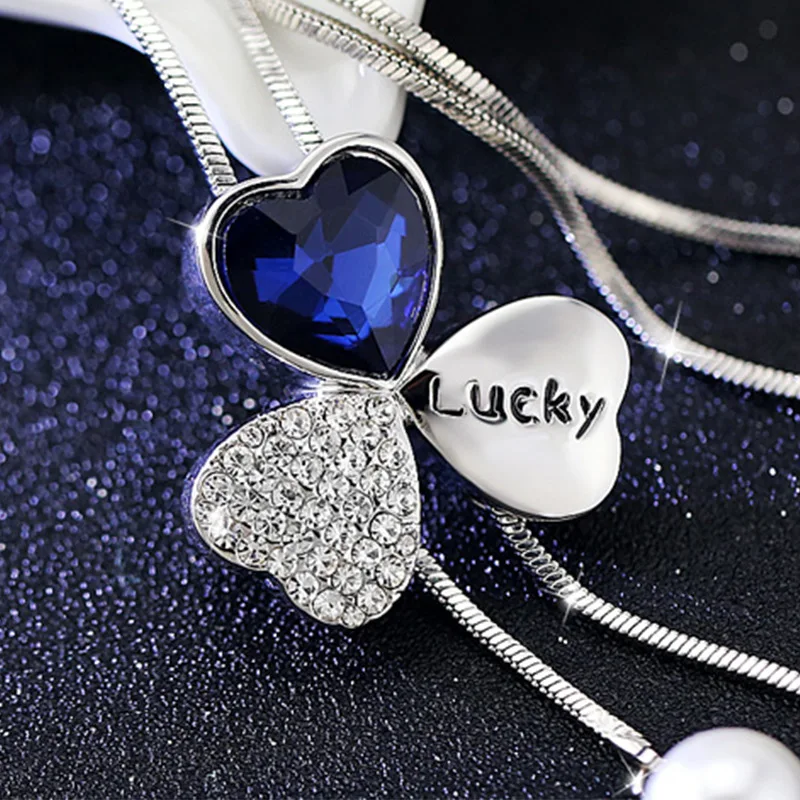 A brand-new clover sweater chain long autumn and winter necklace, a versatile and fashionable women's style