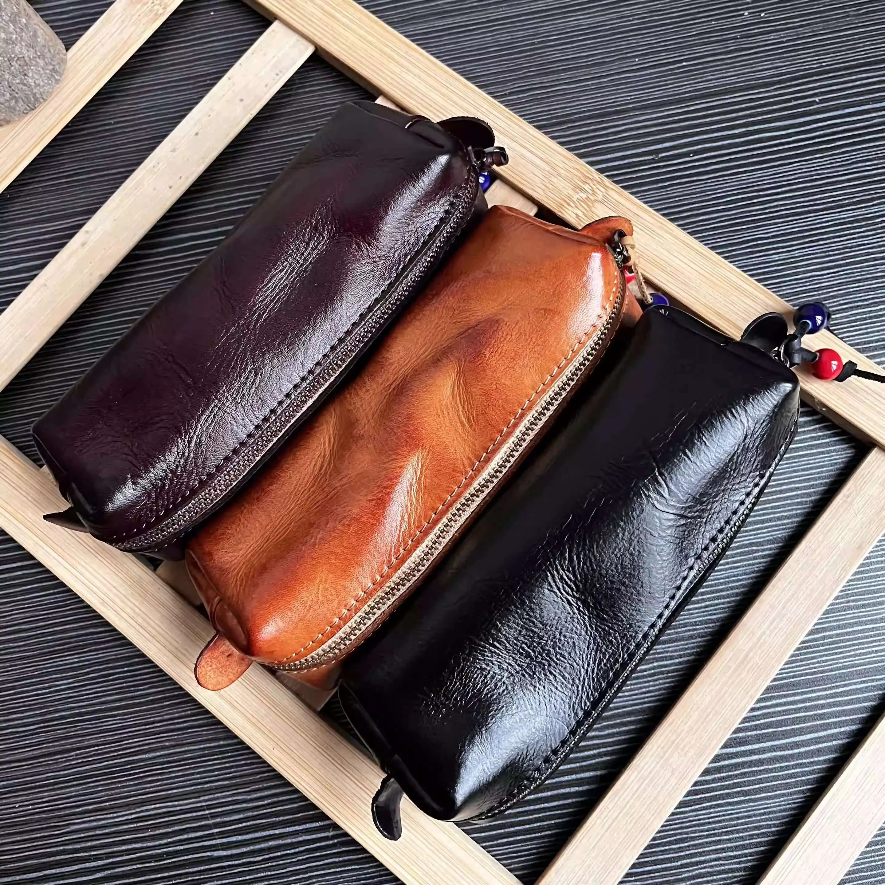 Handgefertigte Stifttasche aus pflanzlich gegerbtem Rindsleder mit Reißverschluss