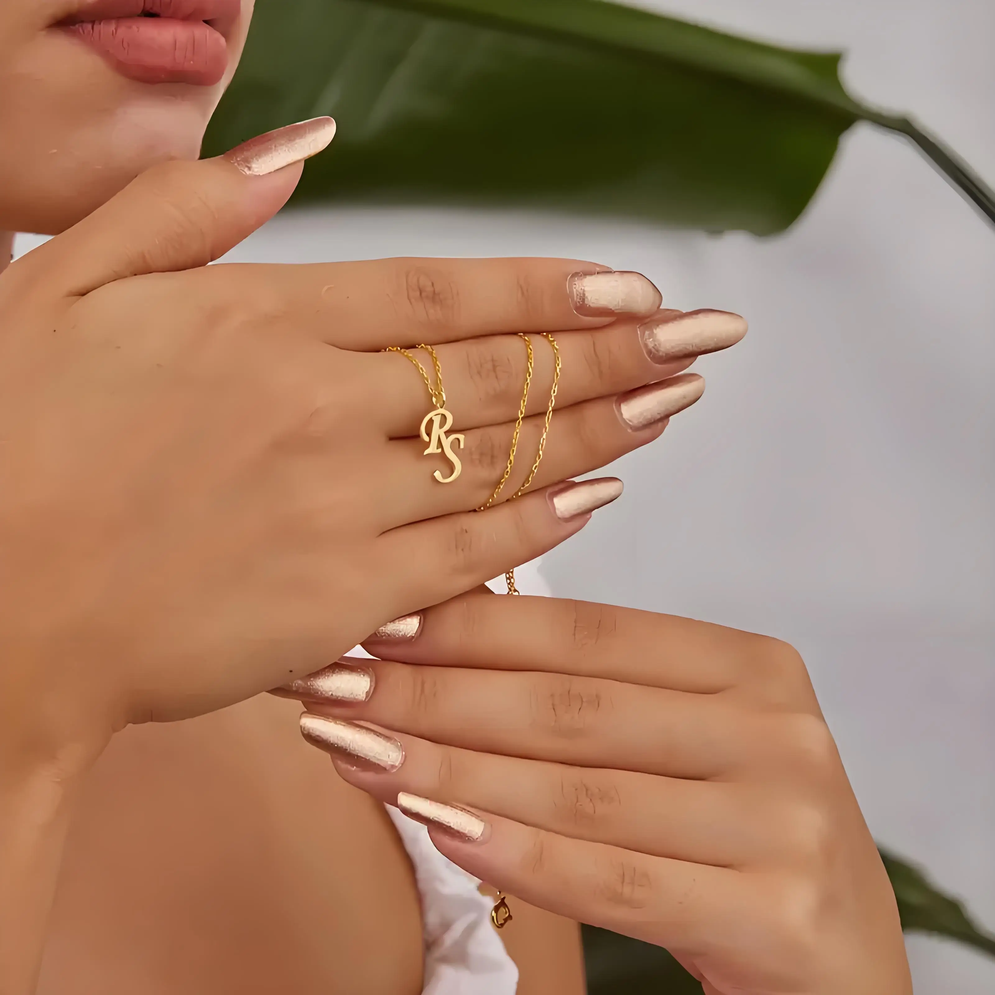 قلادة أولية مزدوجة مخصصة، قلادة من الفولاذ المقاوم للصدأ مطلية بالذهب عيار 18 قيراط، هدية نسائية مخصصة للارتداء اليومي