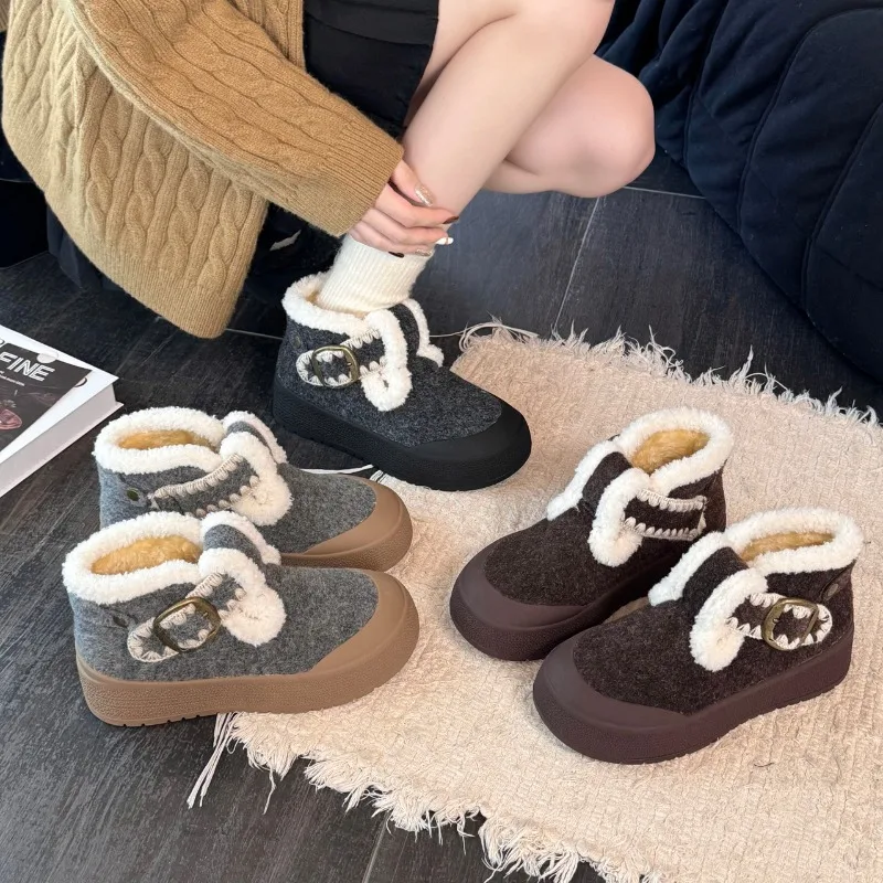 

2025 теплые плюшевые женские зимние ботинки на плоской подошве с пряжкой и ремешком, с круглым носком, повседневные женские ботинки с однотонной квадратной пряжкой