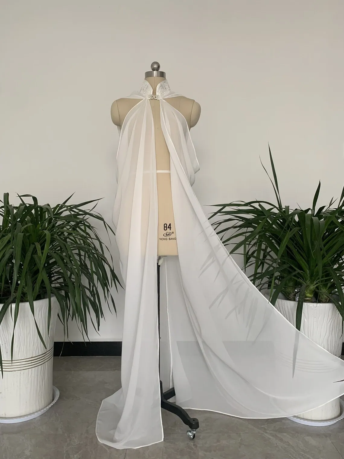 Customized Chiffon Wedding Cloak High Neck Seuqined Lace Appliques Long Ruched Bridal Capes Wedding Shrug Accessory