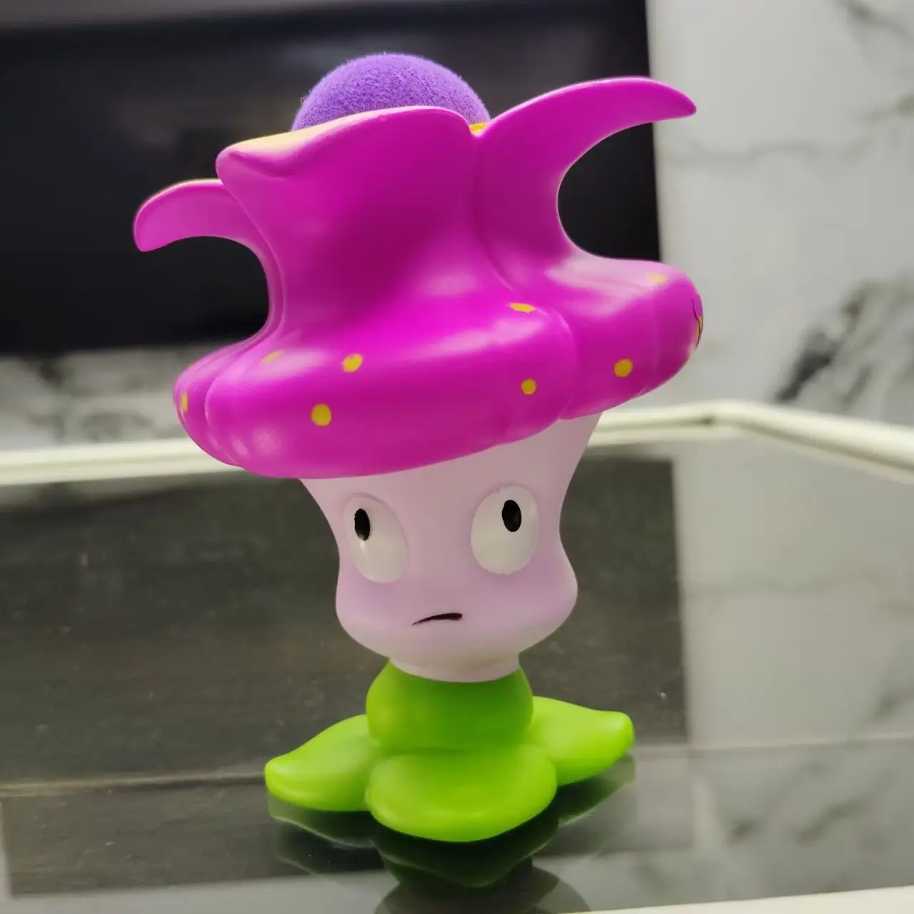 

Crown Flower "Plants vs. Zombies 2" - Action game, graphics, lighting, sound effects - Toys given by plants to children