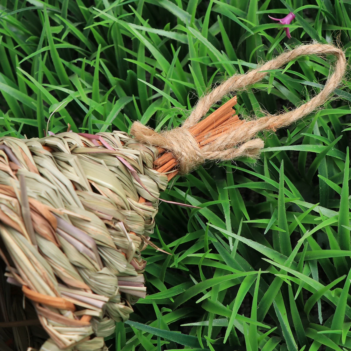 

Birdhouse Nest Made from Woven Natural Grass Lightweight Weather Resistant Ideal for Robins Goldcrests Backyard Wildlife Habitat