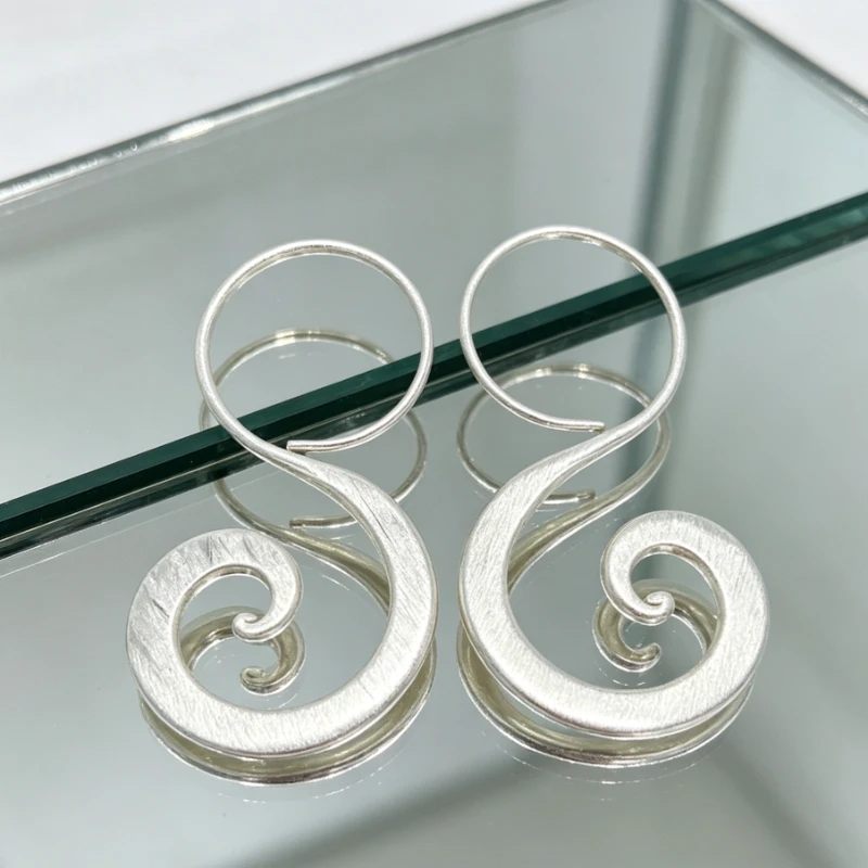 Fashion Simple Style Spiral Silvery Plated Dangle Earrings for Women Classic Temperament Banquet Celebration Jewelry Accessories