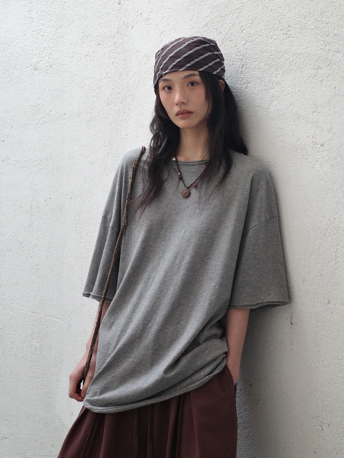 

Футболка свободного кроя с круглым вырезом из двойной хлопковой ткани с эффектом стирки, с манжетами на рукавах, женская, летняя, комфортная, дышащая, повседневная, хлопковая.