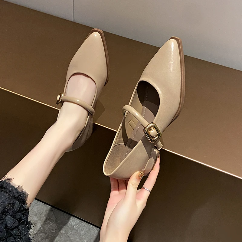 Nuovo stile moda donna piatto colore Beige scarpe singole retrò a punta da donna con fibbia a una parola scarpe All-match ballerine