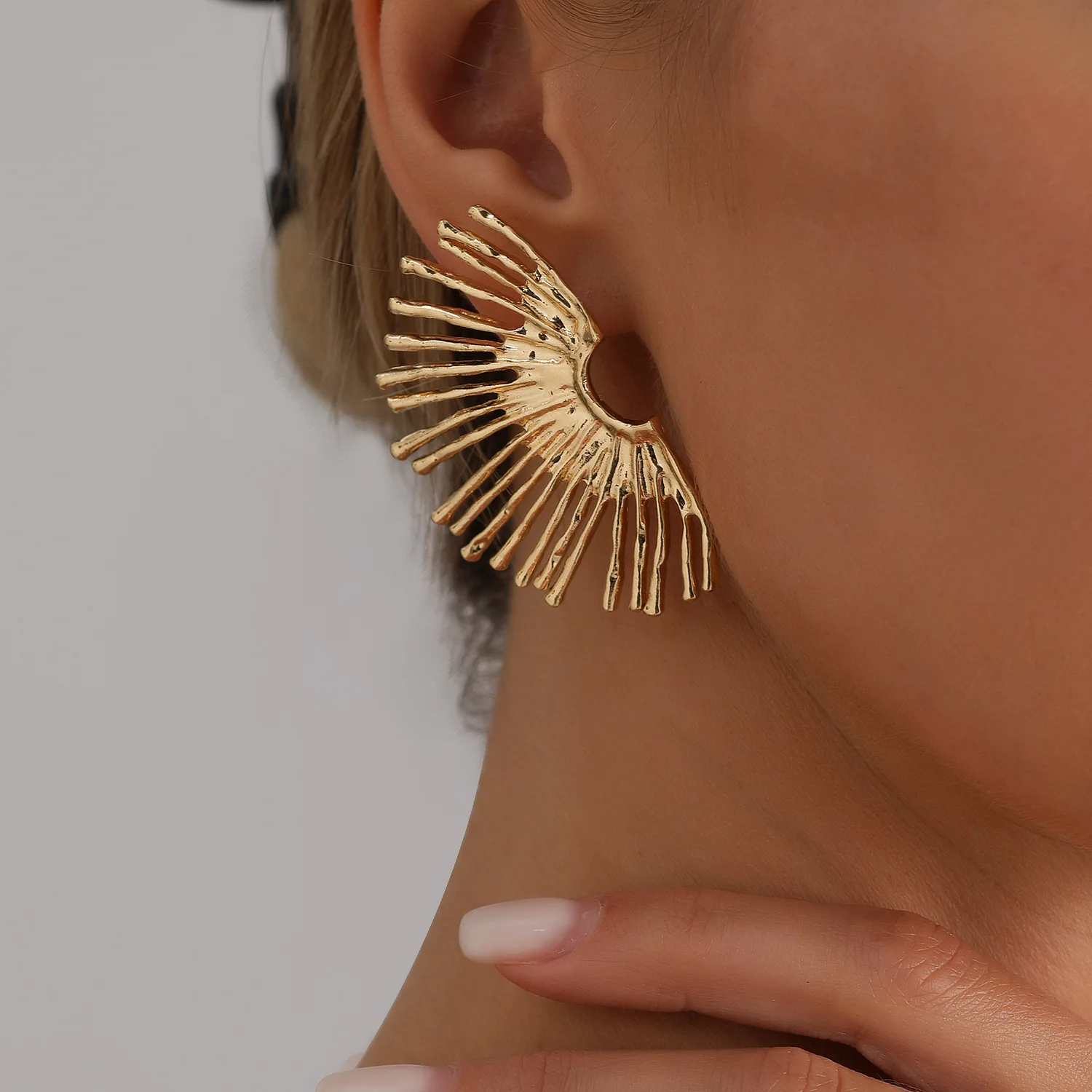 Geometrically Symmetric Daylight Ray Earrings, Ladies Spread Their Wings, Light Luxury Decorative Earrings, Jewelry Gifts