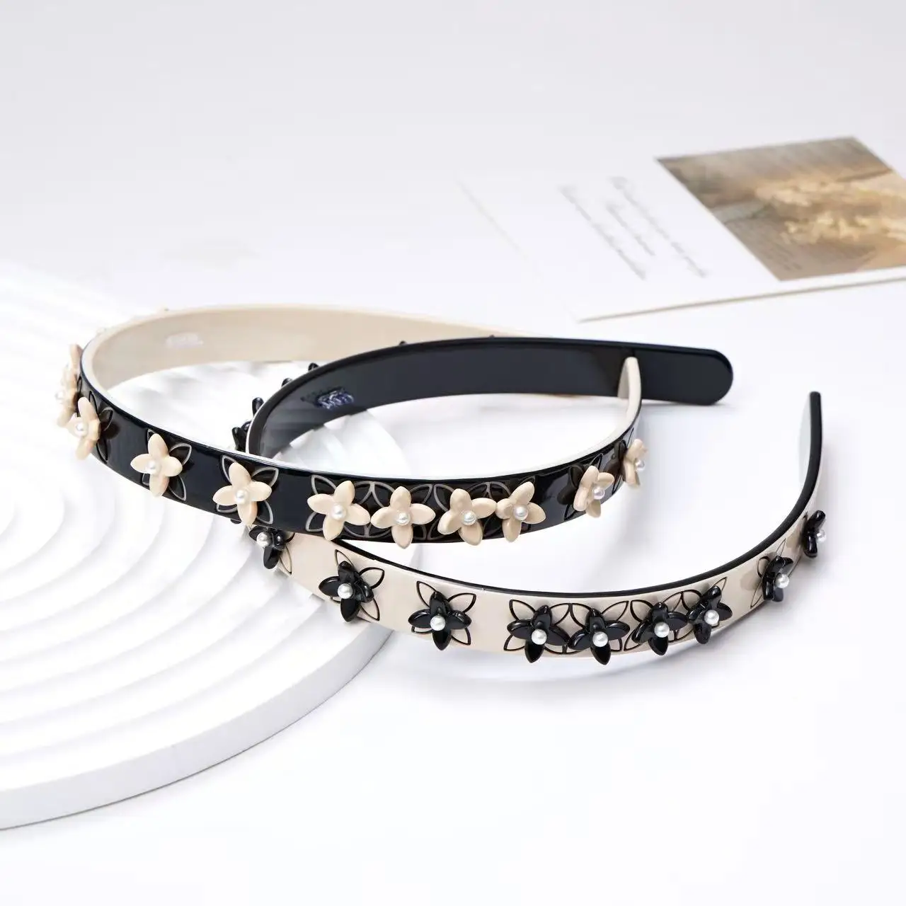 

Fashion Acetate Headband with Pearl Flowers Vintage Elegant Non Slip Hair Accessory for Women Vintage headband