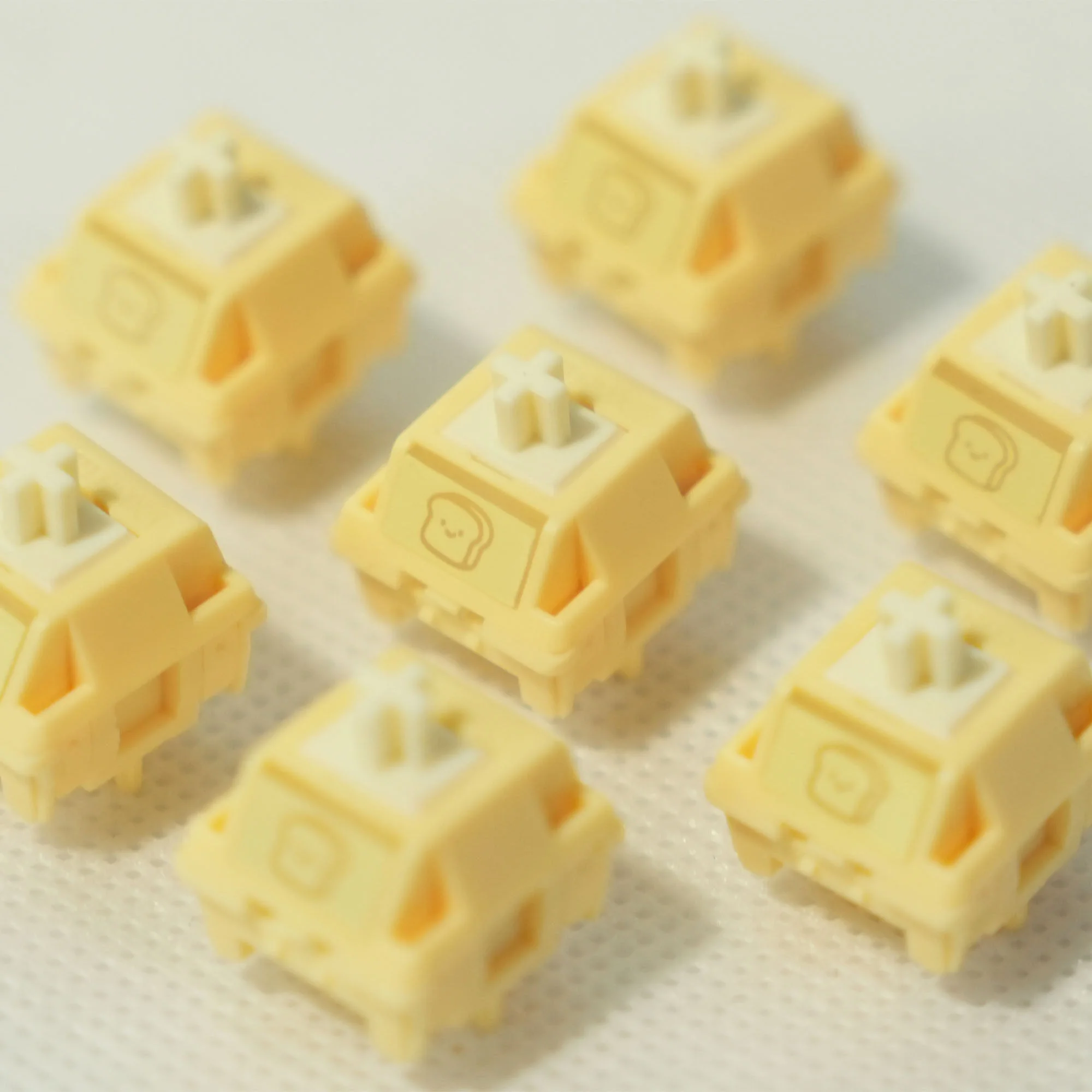 

HMX Toast Switch New Mold Linear Thocky Switches Cartoon Toast Light Guide Rena Lab Toast MX Switch Mechanical Keyboard Switches