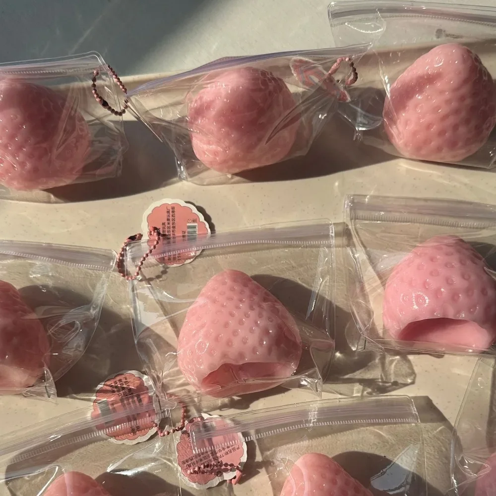 Strawberry Taba Squishy Fidget Toy - Juguete para aliviar el estrés de rebote lento para niños, adultos, oficina y recuerdos de fiesta - Regalo para apretar