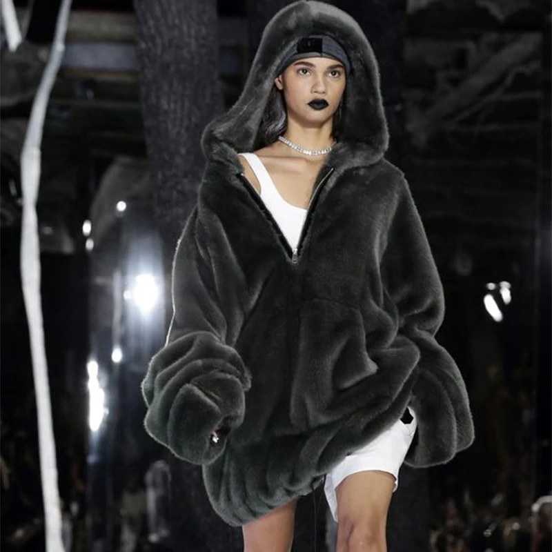 2024 Fashion Runaway Luxury Brand Faux Fur Long Coat Women Big Pocket Warm Jacket Zip Hooded Fake Rabbit Fur Plush Overcoats