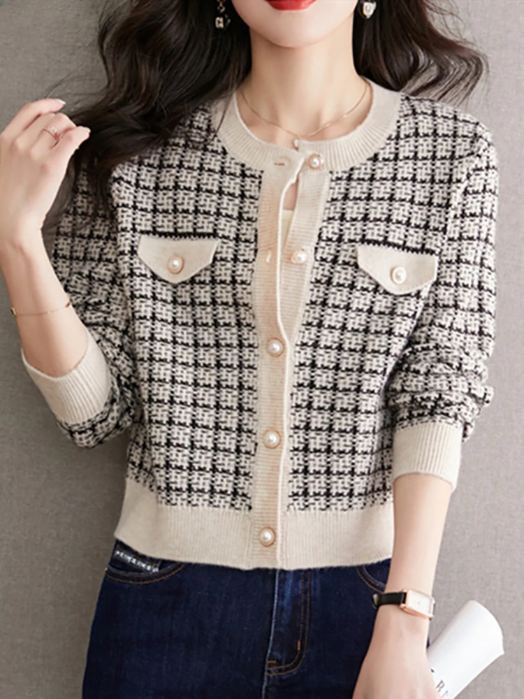 

Elegant Simplicity Splice Buttons Round Neck Sweater Autumn Winter Knitted Long Sleeve Top Casual Versatile Commuter Shirt F357