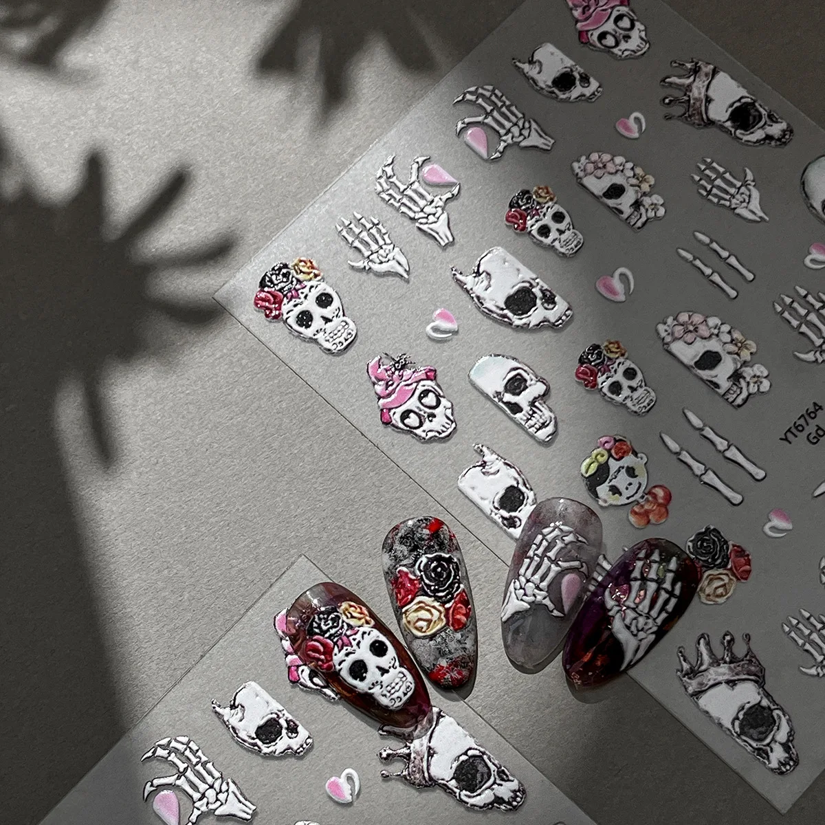 1 Stück Halloween Skelett Nagelkunst-Aufkleber im coolen, dunklen Stil, dekorative Nagelsticker, trendige Maniküre-Ornamente, Lieferant