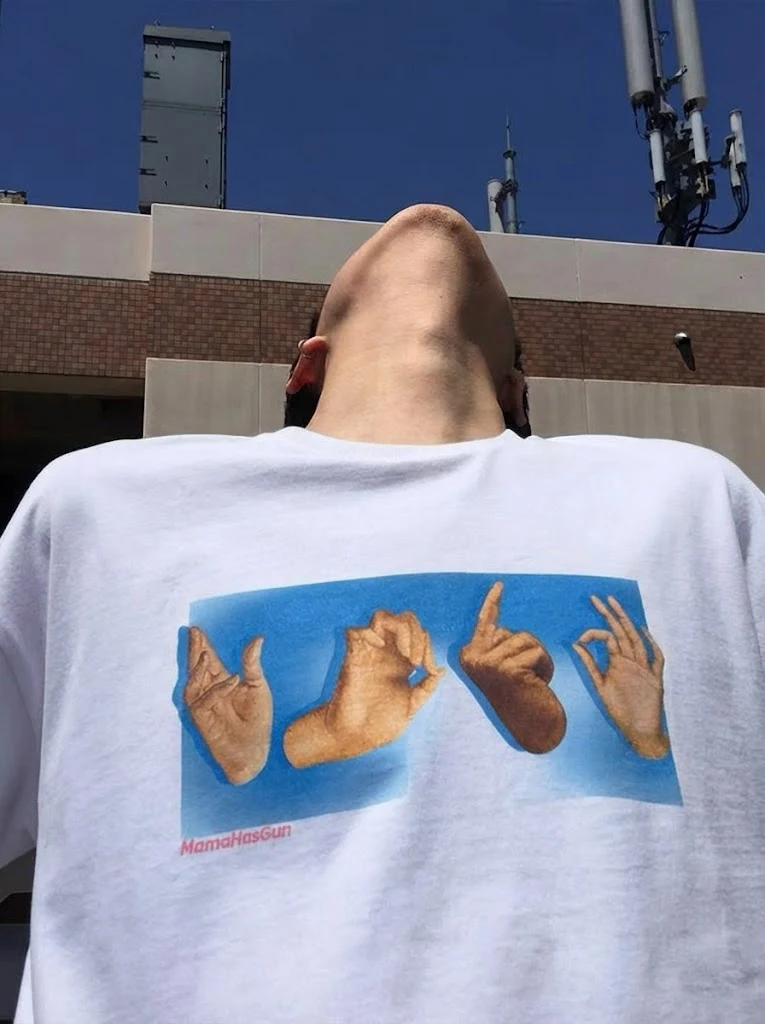 リラックススタイルのレイジーブルードーパミンカラースキーム半袖tシャツ、男女兼用カジュアルファッション、2025年秋