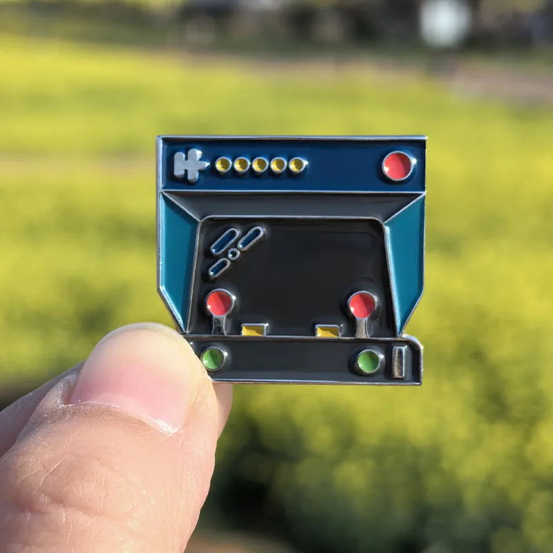 Retro Nostalgic Controller Game Console Cartoon Enamel Brooch Pin Collar Lapel Pins Badges Brooches Fashion Jewelry Accessories