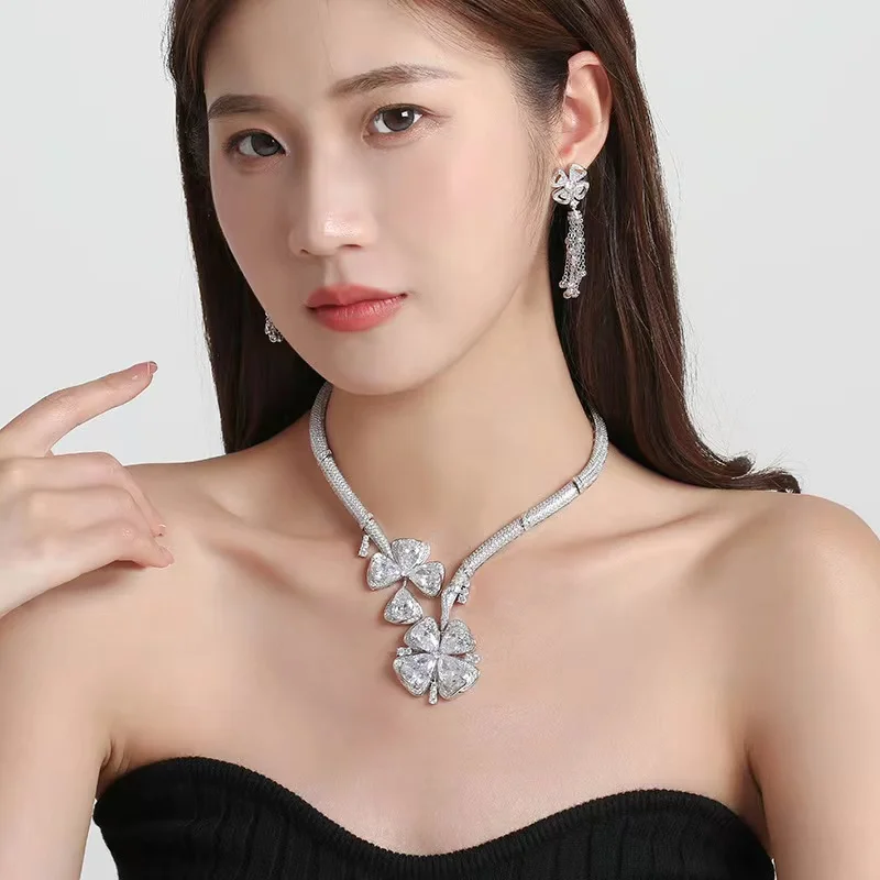 High Quality Popular Brand Luxury Jewelry Ladies Exquisite Lucky Grass Wedding Necklace Earrings Banquet Anniversary Accessories