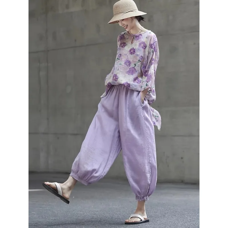 

Женский комплект из двух предметов: свободная блузка с длинными рукавами и брюки-фонарики с фиолетовым цветочным принтом, повседневный костюм из хлопка и льна