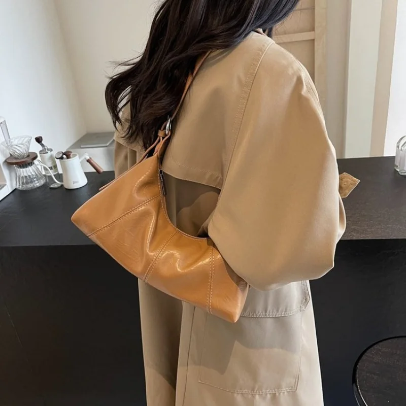 

Elegant Classic Leather Shopper Bag For Fashionable Women Business With Tote Style And Trendy Design