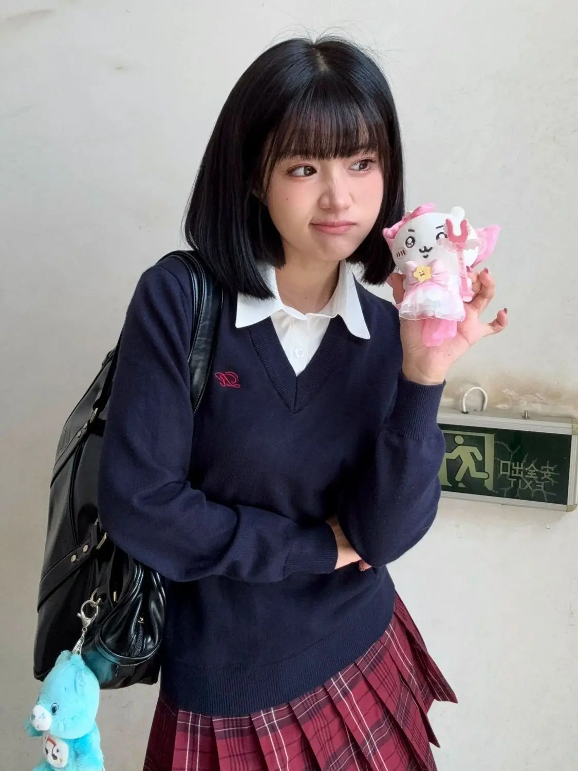 طقم سترة JK أصلية متوسطة الطول بياقة على شكل V وأكمام طويلة محبوكة للخريف والشتاء، أزياء نسائية