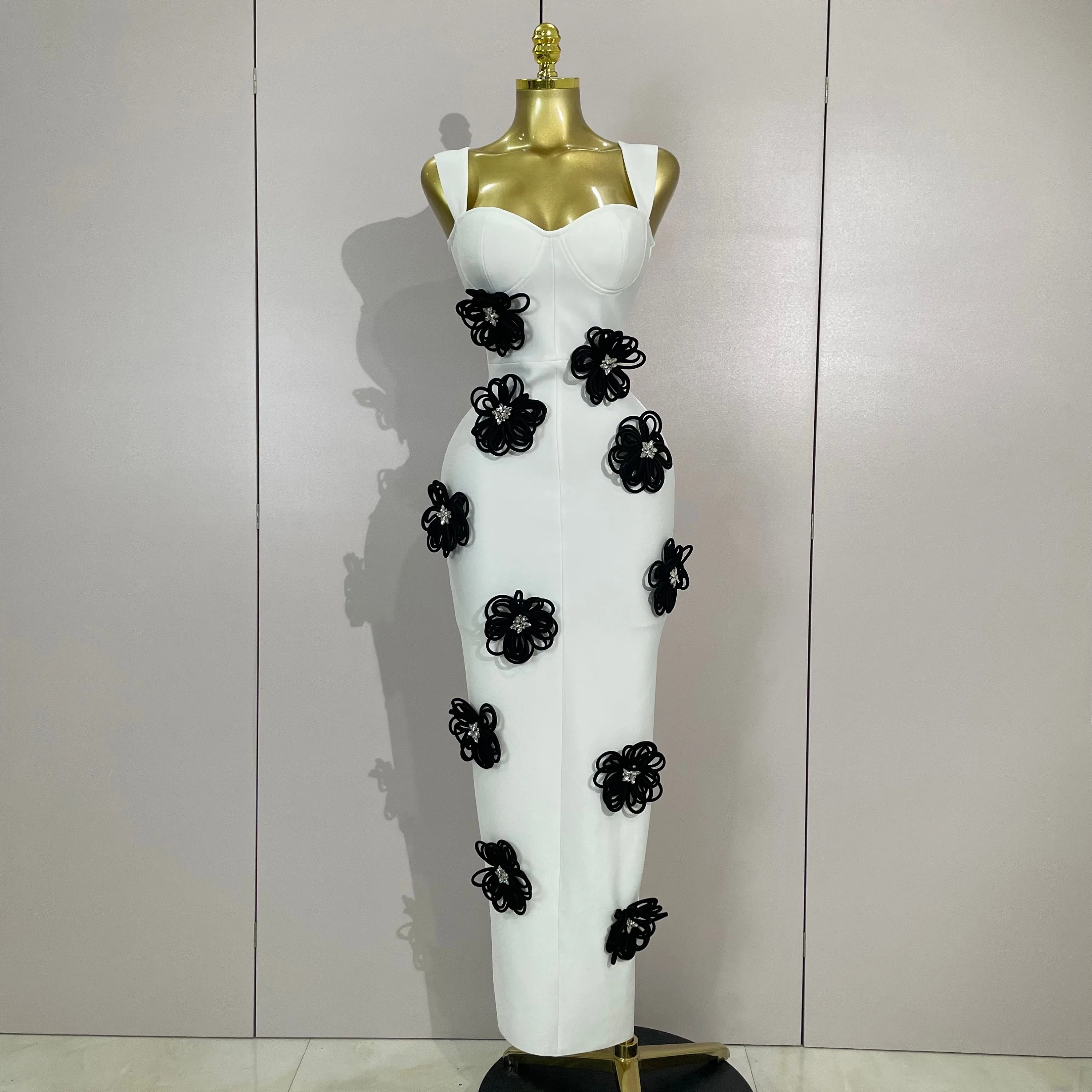 Elegancka, błyszcząca sukienka bandażowa z czarnymi kwiatami, białymi ramiączkami, długa, dopasowana do ciała, idealna na wieczorne przyjęcia, urodziny, bal, vestido.