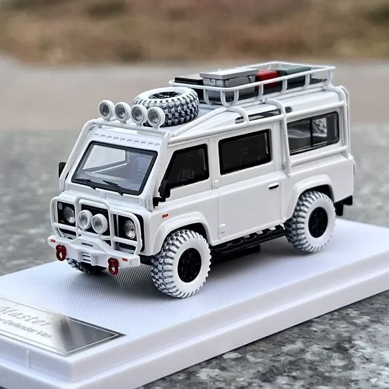 Master 1:64 Rover Defender Van (White) with Accessories Diecast Model Car Collection Limited Edition Hobby Toys