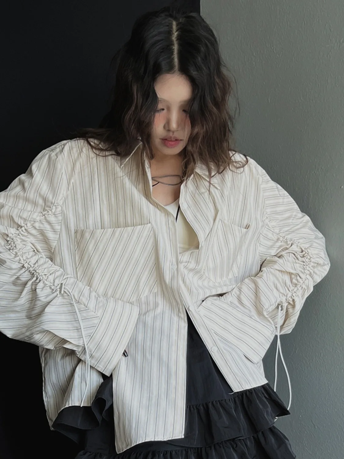 Schicke, herbstliche, gestreifte, lange Sve-String-Strickweste für Damen, Irt Design Sensation, doppelt geknöpftes Strickoberteil