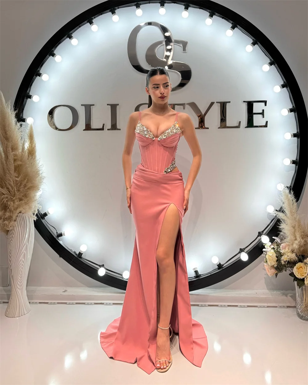 Bella Pink Satin Beaded robes de soirée Strapless Heart Shaped Neck Elegant Sleeveless Prom Dresses Side Split Wedding Dress