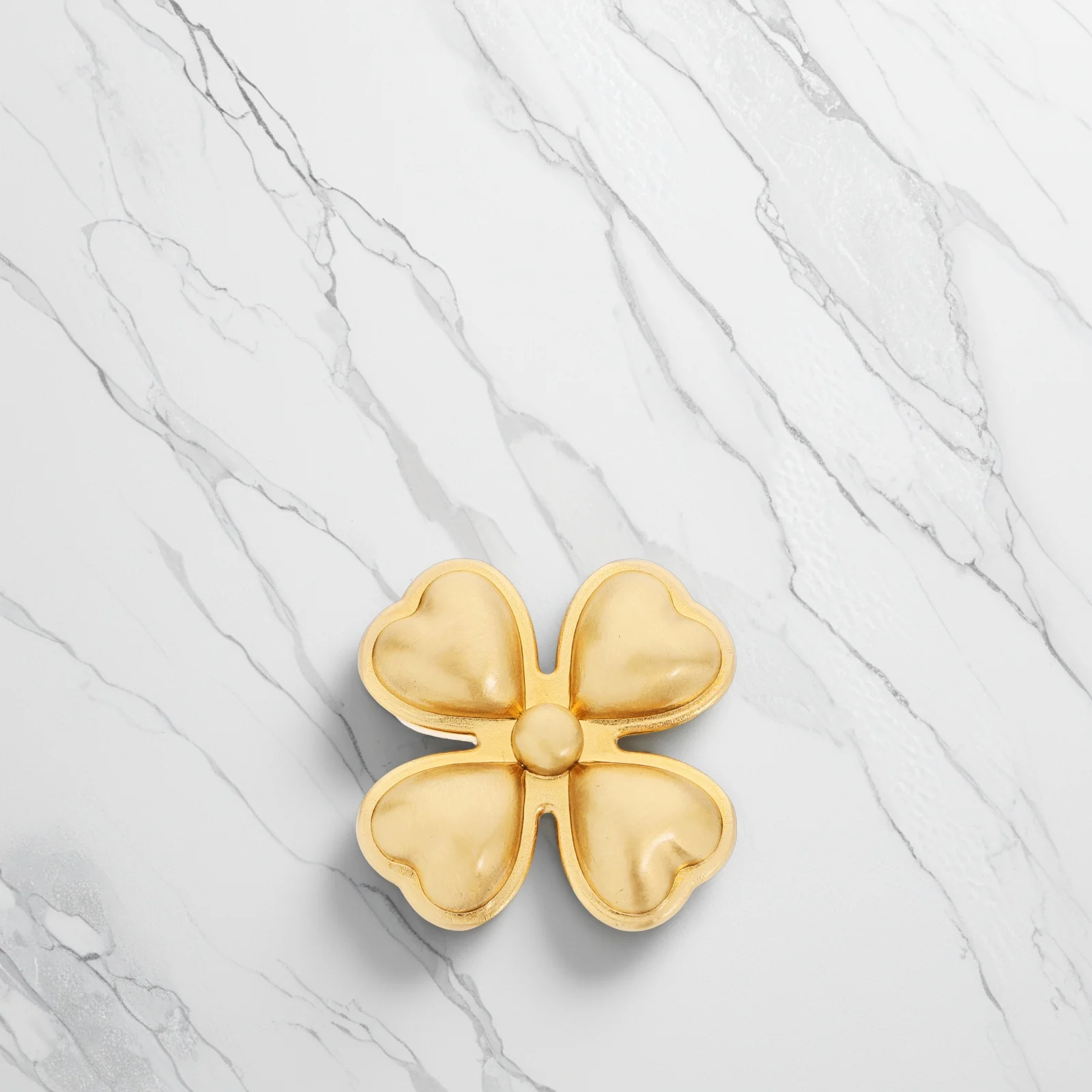 

Brass Drawer Cabinet Knobs Four Leaf Clover Design For Wardrobe Bookcase Kitchen Furniture Drawer Pulls Hardware