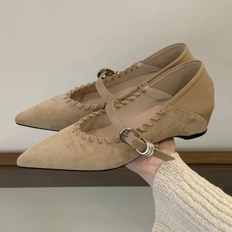 

Замшевые женские туфли на низком каблуке в стиле ретро, туфли-лодочки с острым носком и пряжкой, весенне-осенняя обувь, модельные туфли, элегантные офисные туфли, женские туфли