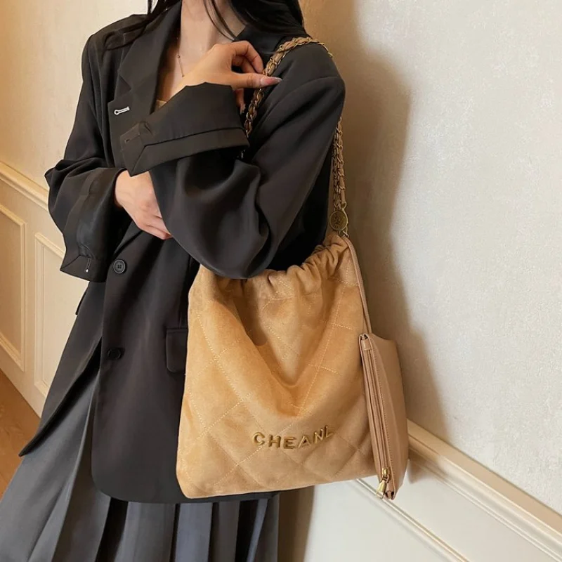 

Famous Designer Leather Women's Handbag Luxury Brand Elegant Popular Classic Chic Hardware Vintage Bag​