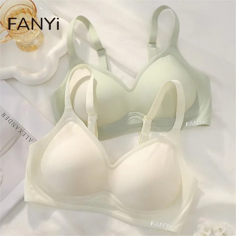 Women's breathable, comfortable and seamless lingerie with a beautiful back and a small chest. Clasp at the back of the bra