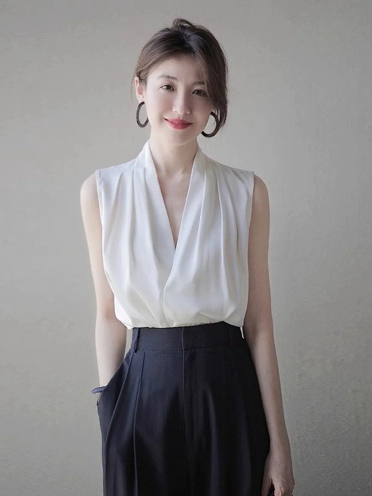 Silk Satin White V-Neck Strapless Vest Women's Spring Autumn Suit Inner Wear Triacetate Sleeveless Shirt Hanging Neck Top