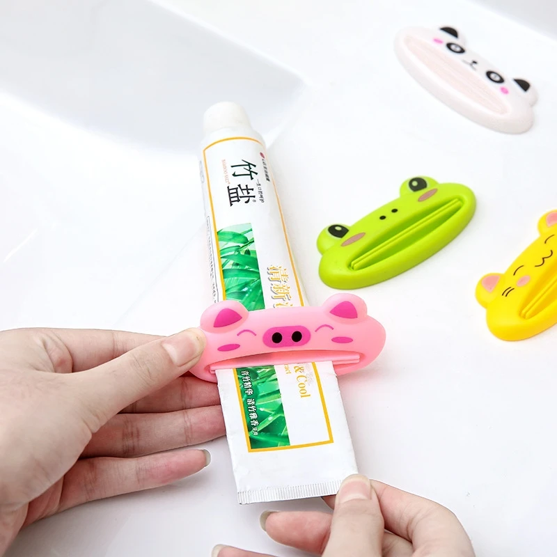 Funny Animals Style Toothpaste Tube Squeezer Plastic Tooth-paste Rolling Holder Useful Dispenser ( Panda / Frog / Cat / Piggy )