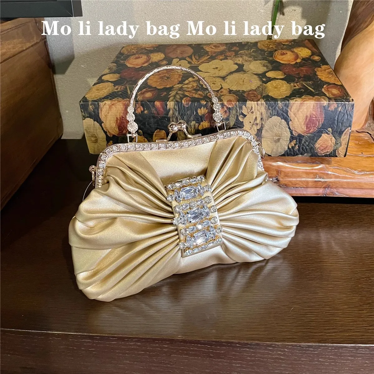 

Luxury Satin Pleated Cloud Bag Crystal Shiny Diamonds Evening Bag Women's Handbag Wedding Party Clutch Purse Female Shoulder Bag